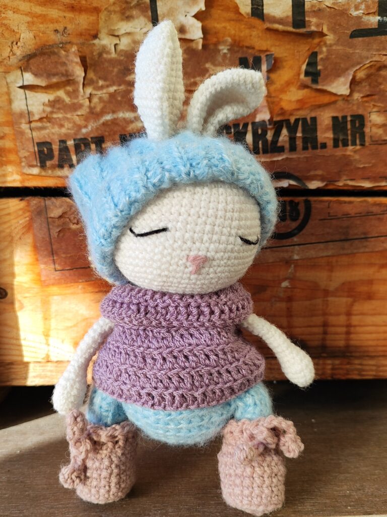 królik w spodniach